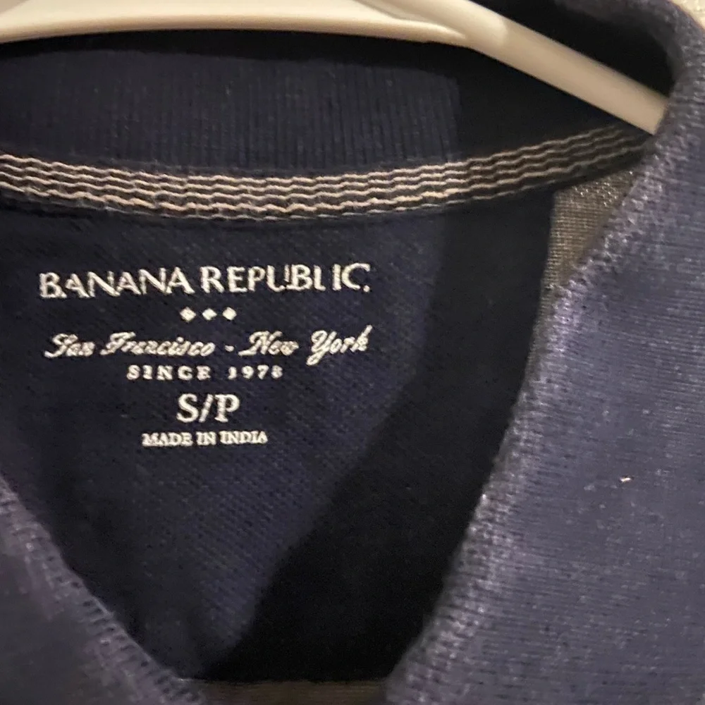 Mens size small banana republic short sleeve polo shirt navy blue white stripe